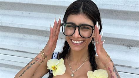 Mia Khalifa Blowjob Porn Videos 